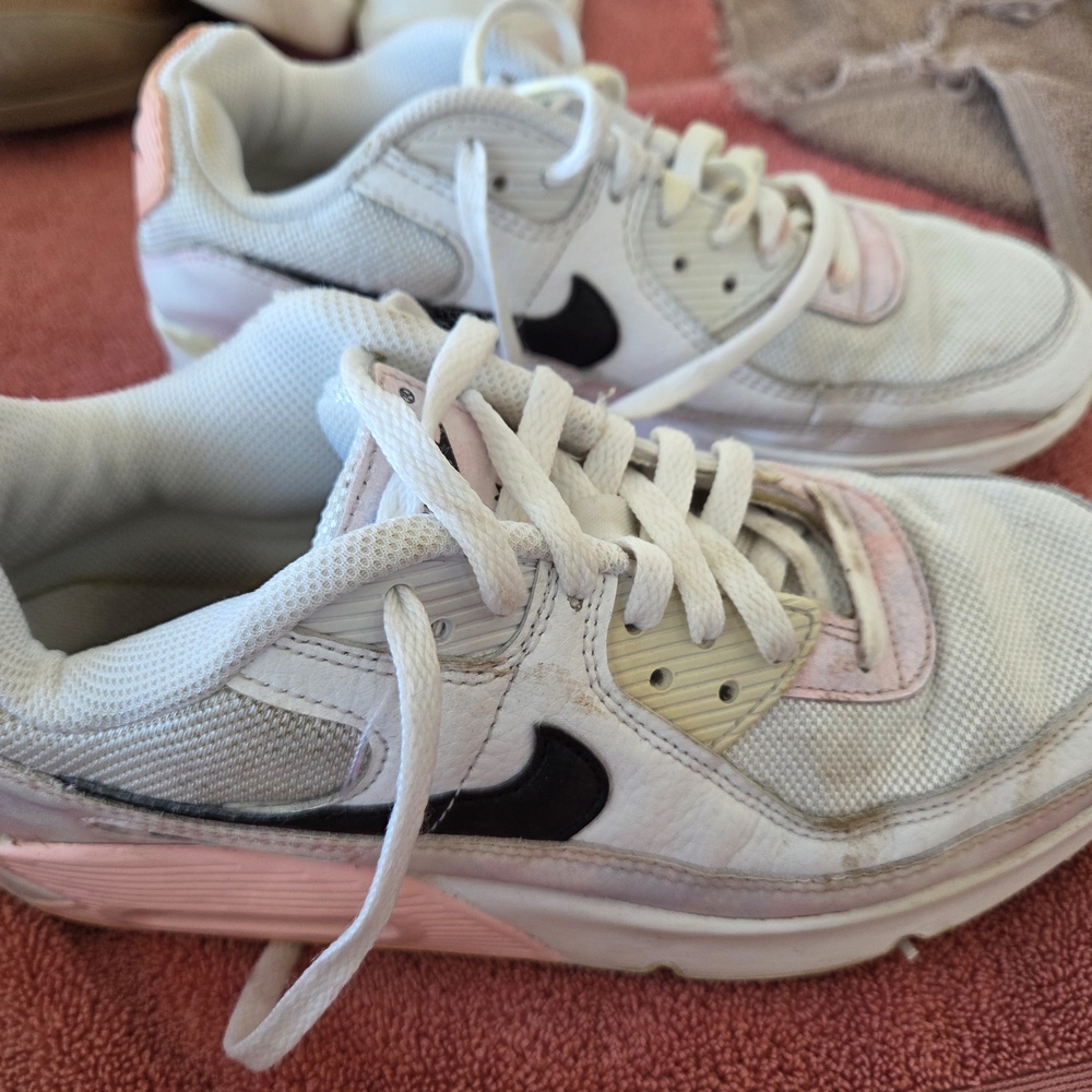 Nike White and Pink Women’s Low-Top Sneakers